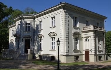 Pałac neoklasycystyczny w miejscowości Brzeźno 2