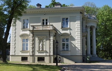 Pałac neoklasycystyczny w miejscowości Brzeźno 3