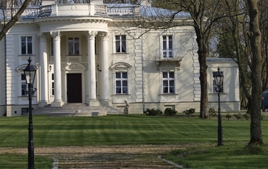 Pałac neoklasycystyczny w miejscowości Brzeźno 4