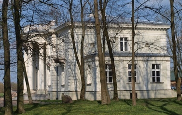 Pałac neoklasycystyczny w miejscowości Brzeźno 6