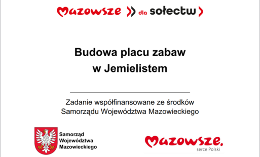 Grafika przedstawia prostokątną tablicę informacyjną o białym tle, zawierającą tekst oraz logotypy związane z programem wsparcia lokalnych inwestycji w województwie mazowieckim. W górnej części widnieje czerwony napis „Mazowsze dla sołectw”. Poniżej umies
