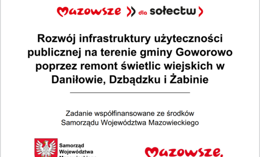 Grafika przedstawia prostokątną tablicę informacyjną o białym tle, z wyśrodkowanym tekstem oraz oficjalnymi elementami identyfikacyjnymi Samorządu Województwa Mazowieckiego. W górnej części widnieje czerwony napis „Mazowsze dla sołectw”. Poniżej znajduje 