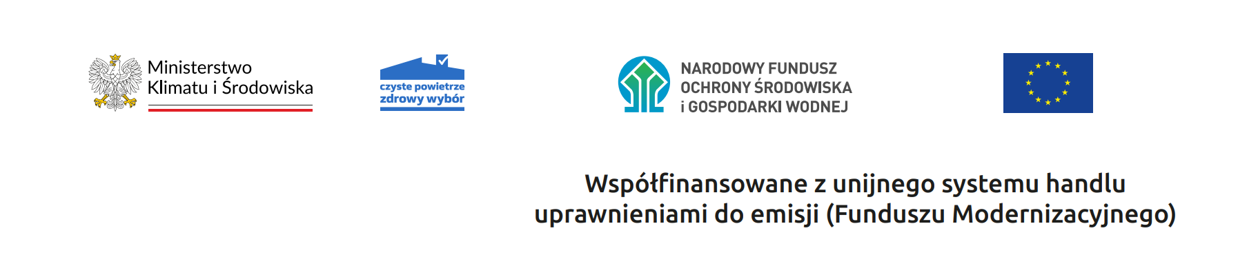 Grafika przedstawia zestaw oficjalnych logotyp&oacute;w instytucji związanych z&nbsp;ochroną środowiska i&nbsp;klimatu w&nbsp;Polsce oraz&nbsp;Unii Europejskiej. Od lewej strony widnieje godło Polski &ndash; biały orzeł ze złotą koroną, dziobem i&nbsp;szponami &ndash; obok napis &bdquo;Ministerstwo Klimatu i&nbsp;Środowiska&rdquo; z&nbsp;cienką czerwoną linią pod spodem. Następnie znajduje się niebieski znak graficzny z&nbsp;sylwetką domu i&nbsp;napisem &bdquo;czyste powietrze zdrowy wyb&oacute;r&rdquo;. Kolejny element to turkusowe logo z&nbsp;geometrycznym symbolem przypominającym liście oraz&nbsp;tekst &bdquo;Narodowy Fundusz Ochrony Środowiska i&nbsp;Gospodarki Wodnej&rdquo;. Po prawej stronie umieszczono flagę Unii Europejskiej &ndash; niebieski prostokąt z&nbsp;okręgiem dwunastu ż&oacute;łtych gwiazd. Pod logotypami znajduje się czarny napis: &bdquo;Wsp&oacute;łfinansowane z&nbsp;unijnego systemu handlu uprawnieniami do emisji (Funduszu Modernizacyjnego)&rdquo;. Całość ma charakter informacyjny i&nbsp;promuje wsp&oacute;łpracę polskich instytucji środowiskowych z&nbsp;Unią Europejską w&nbsp;zakresie finansowania działań proekologicznych.