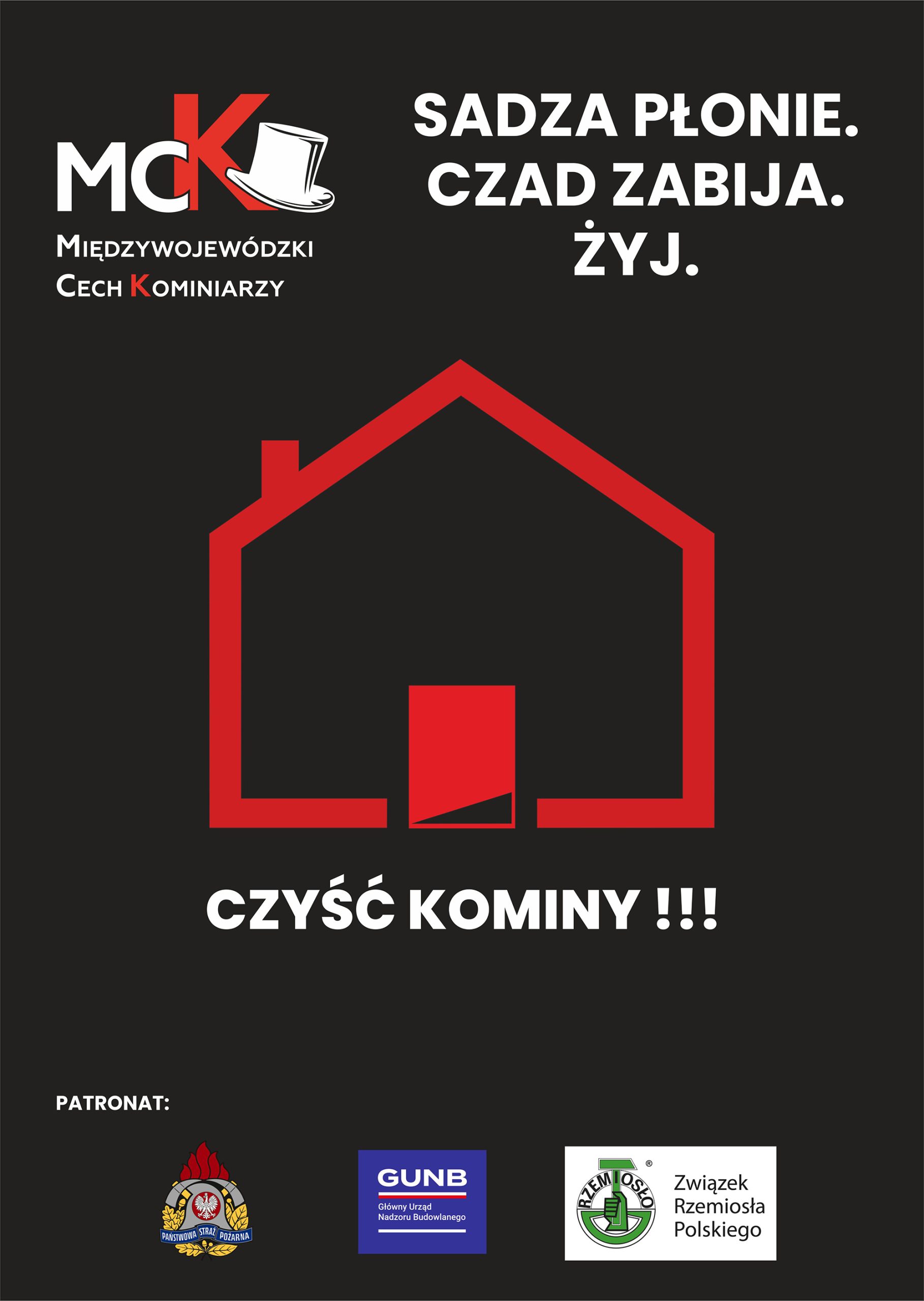 Grafika jest czarnym plakatem informacyjnym o&nbsp;charakterze ostrzegawczym, promującym bezpieczeństwo związane z&nbsp;użytkowaniem komin&oacute;w. W g&oacute;rnej części po lewej stronie znajduje się logo Międzywojew&oacute;dzkiego Cechu Kominiarzy (MCK) &ndash; biały napis z&nbsp;czerwonymi akcentami i&nbsp;symbolem kominiarskiego cylindra na&nbsp;literze &bdquo;K&rdquo;. Obok, po prawej stronie, widnieje duży biały tekst: &bdquo;Sadza płonie. Czad zabija. Żyj.&rdquo;. Centralną część plakatu zajmuje prosty czerwony kontur domu z&nbsp;kominem i&nbsp;drzwiami, symbolizujący budynek mieszkalny. Pod nim znajduje się hasło &bdquo;Czyść kominy !!!&rdquo; zapisane dużymi, białymi literami. Na dole widnieje napis &bdquo;Patronat:&rdquo; oraz&nbsp;trzy logotypy instytucji wspierających akcję: Państwowej Straży Pożarnej (emblemat z&nbsp;czerwonym płomieniem i&nbsp;orłem), Gł&oacute;wnego Urzędu Nadzoru Budowlanego (niebieski prostokąt z&nbsp;napisem GUNB) oraz&nbsp;Związku Rzemiosła Polskiego (zielony znak z&nbsp;literą &bdquo;R&rdquo; i&nbsp;napisem &bdquo;Rzemiosło&rdquo;). Całość utrzymana jest w&nbsp;kontrastowej kolorystyce czerni, czerwieni i&nbsp;bieli, co podkreśla powagę przekazu i&nbsp;ma na&nbsp;celu zwr&oacute;cenie uwagi na&nbsp;zagrożenia wynikające z&nbsp;braku czyszczenia komin&oacute;w oraz&nbsp;ryzyko zatrucia tlenkiem węgla.